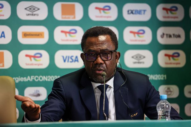 Mosengo-Omba é alvo de pedidos de demissão