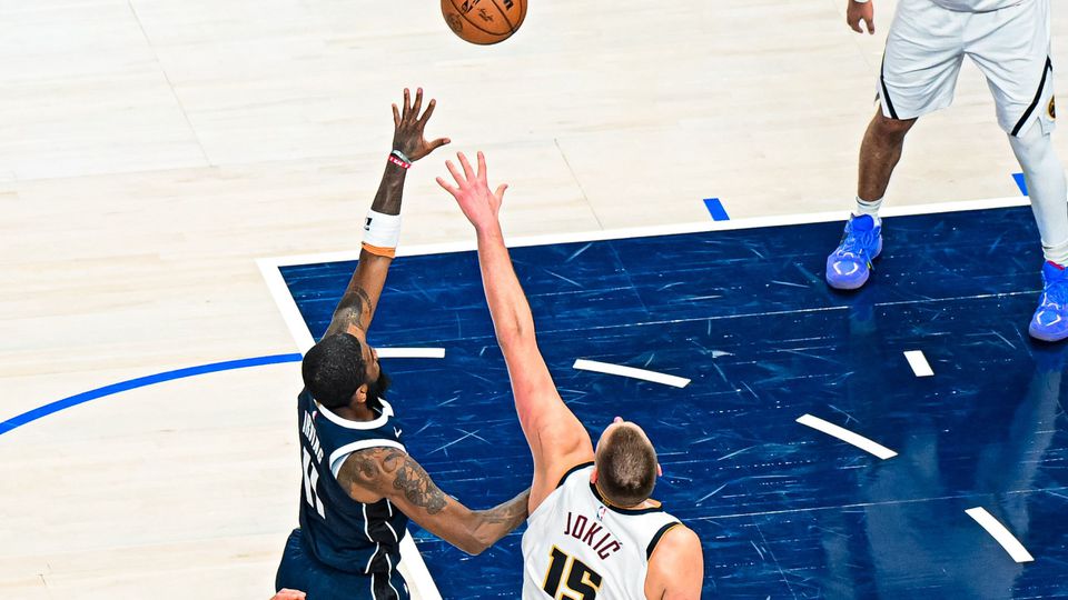 Vídeo: Incrível Irving na buzina dá vitória aos Mavericks e tira liderança aos Nuggets