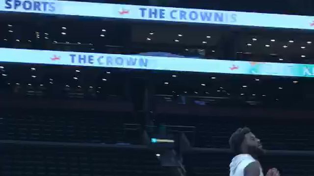 Neemias Queta aquece e vai a jogo frente aos Pistons