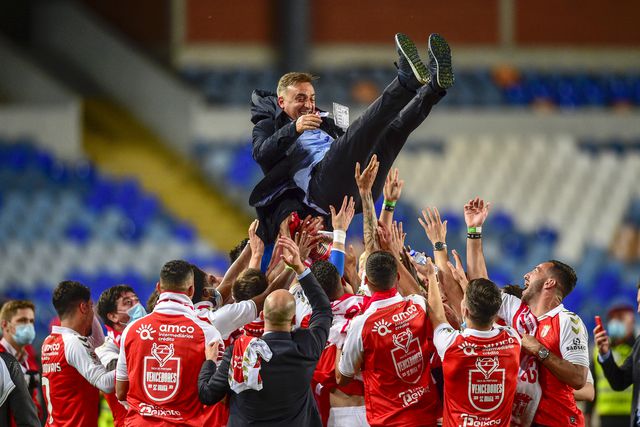 «Tomada uma decisao inesperada e radical, Carvalhal é a melhor solução»