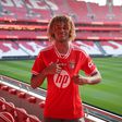Guilherme Castro assina contrato profissional com o Benfica