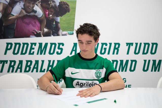 Lateral assina contrato pelo Sporting