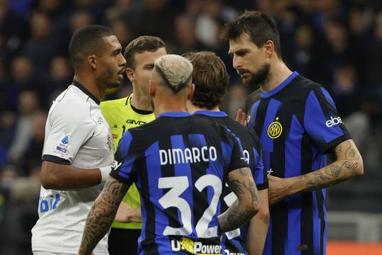 Inter e Nápoles reagem à suspensão de Acerbi por alegados insultos racistas