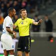 Defesa do Inter afastado da seleção por insultos racistas