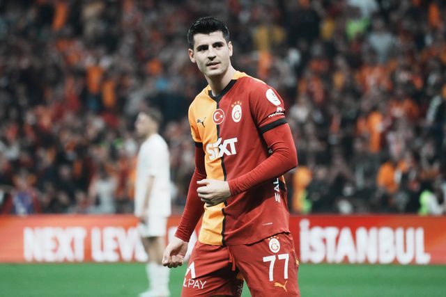Morata com a camisola do Galatasaray