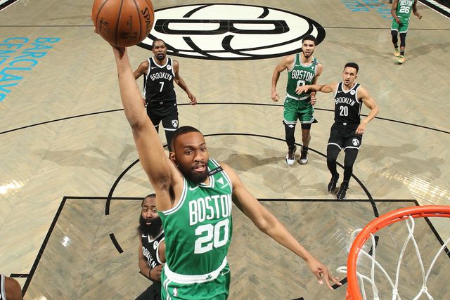 Ex-NBA lembra infância: «Vi pessoas morrerem em frente à minha casa»