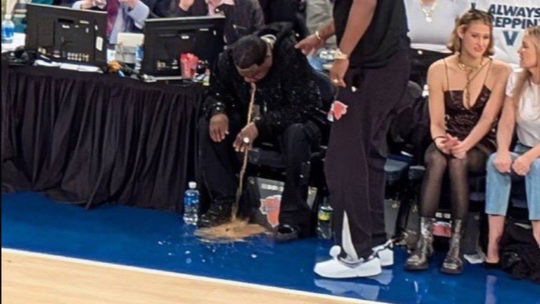 Drama na NBA: famoso humorista sente-se mal durante jogo (vídeo)