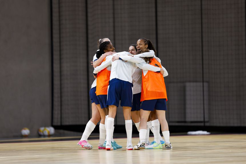 Seleção Nacional feminina de futsal preparou na Cidade do Futebol o apuramento, que vai decorrer em Itália, para o Mundial de 2025