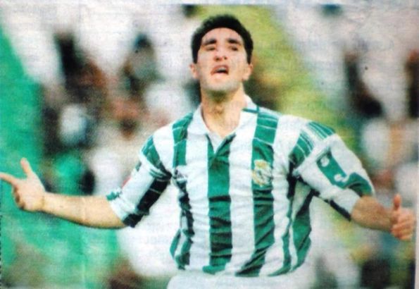 Paulo Catarino a festejar primeiro e único golo pelo Vitória