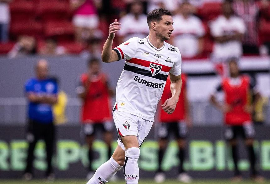 Cédric Soares em ação pelo São Paulo