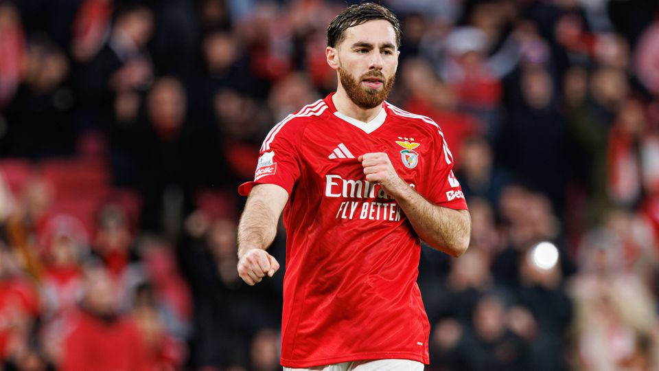 O médio turco Kokçu assinou excelente golo na vitória do Benfica sobre o Rio Ave