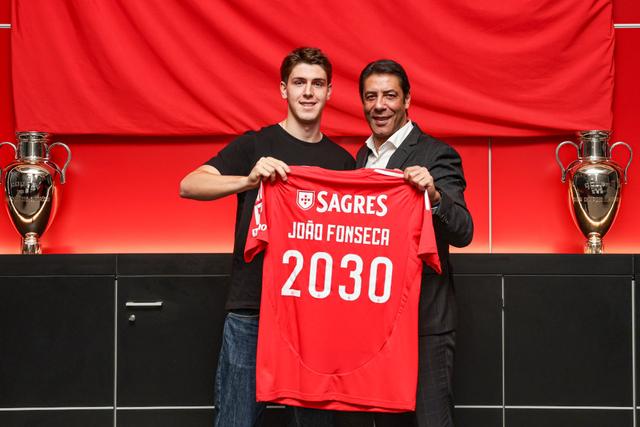 Benfica renova com promessa para a defesa
