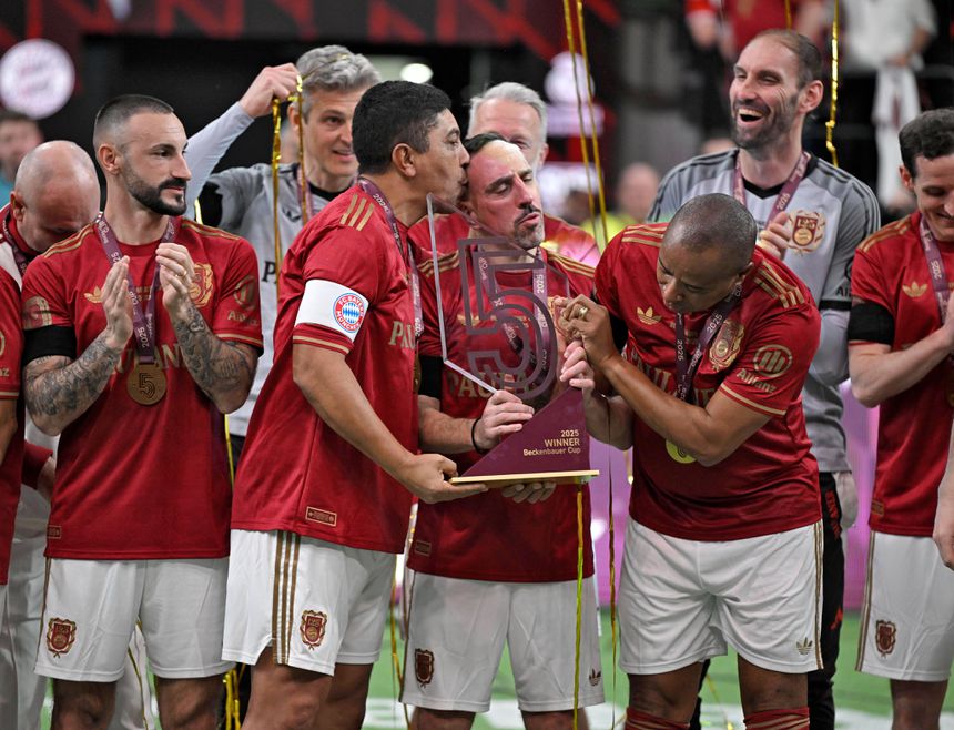 Bayern conquistou Taça Beckenbauer (Foto: Bayern)