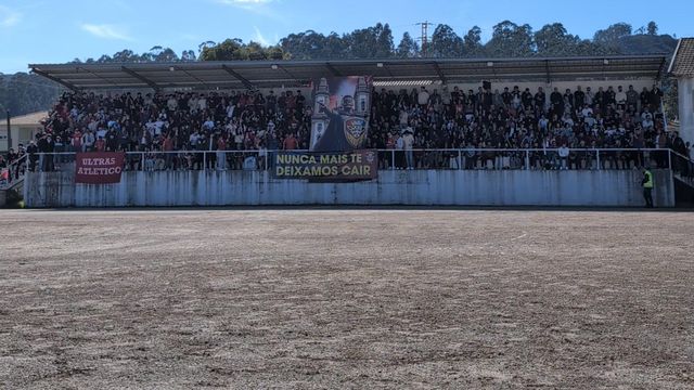 Enchente para ver um jogo da 3.ª divisão distrital da AF Braga
