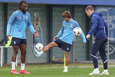 Moffi e Rodrigo Mora no treino do FC Porto (Kapta+/Catarina Morais)