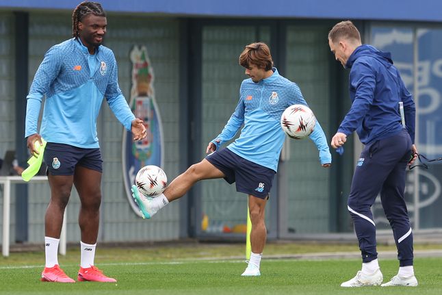 Moffi e Rodrigo Mora no treino do FC Porto (Kapta+/Catarina Morais)
