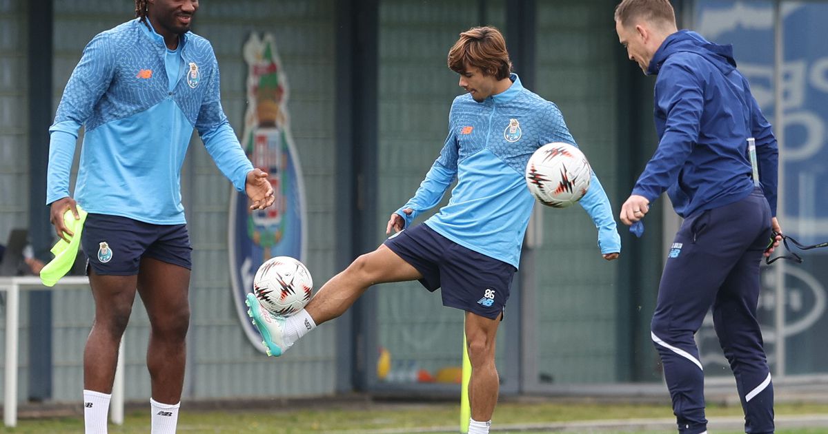 FC Porto aquece os motores para o receber o Forest com Rodrigo Mora