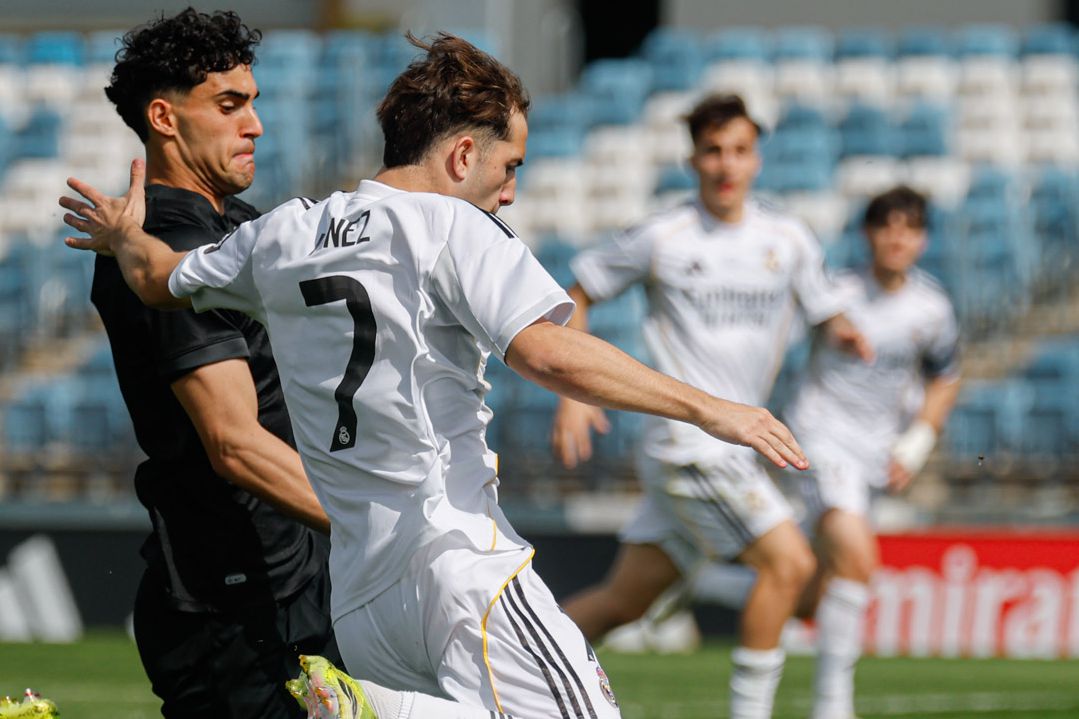 Afonso Lee (Sporting) e Yañez (Real Madrid) em duelo na Youth League - foto: Real Madrid