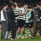 A festa dos jogadores do Sporting após o apuramento para os quartos de final da Champions — Foto: MIGEL NUNES