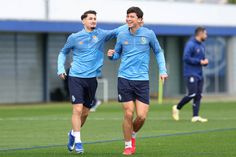 Borja Sainz e Prpic no treino do FC Porto antes da receção ao Estugarda, para a Liga Europa (Kapta+/Catarina Morais)
