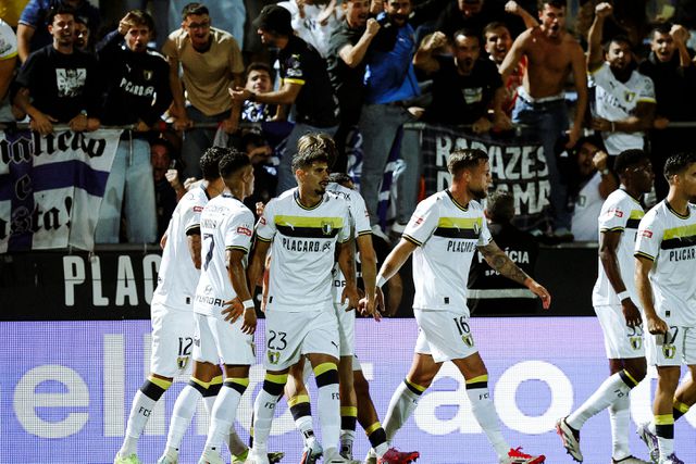 Adeptos dos azuis e brancos do Minho só têm tido razões para festejar nos jogos em casa este ano - Foto: Famalicão