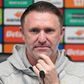 Robbie Keane, treinador do Ferencvaros, mostrou-se resignado com o resultado e com a superioridade dos arsenalistas. Foto: Hugo Delgado/LUSA