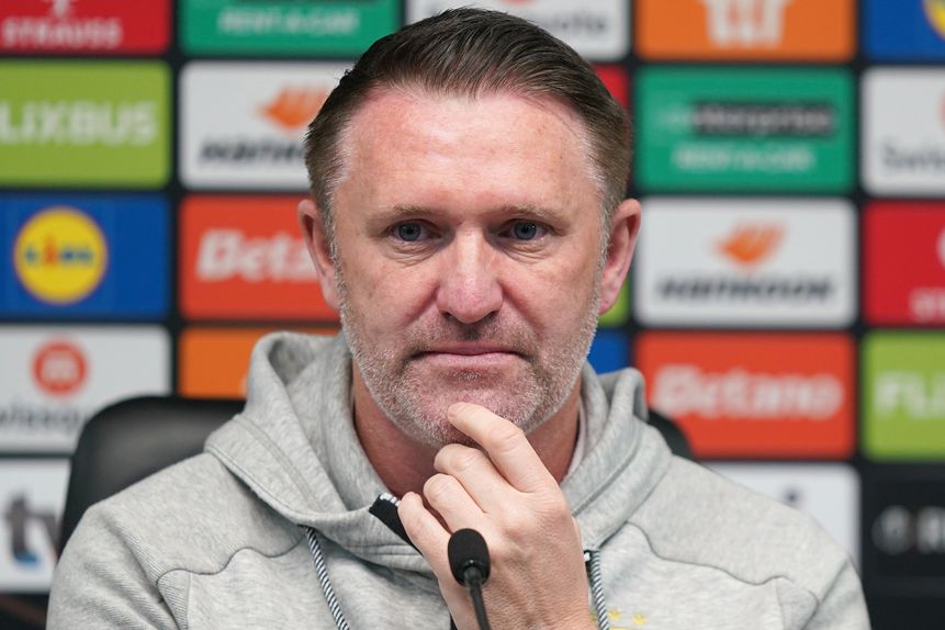 Robbie Keane, treinador do Ferencvaros, mostrou-se resignado com o resultado e com a superioridade dos arsenalistas. Foto: Hugo Delgado/LUSA