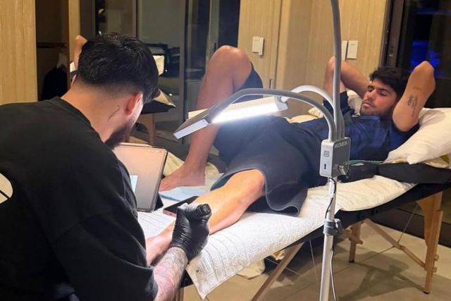 Alcaraz já tem tatuagem da conquista do Open da Austrália