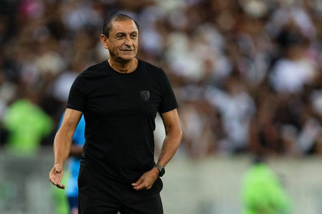 Treinador do Vasco polémico: «É complicado quando o VAR é uma mulher»