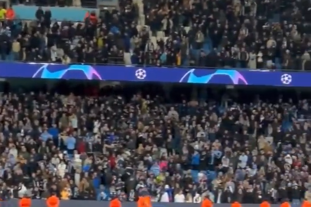 Rudiger festejou com colegas e ainda deu para sprint até aos adeptos