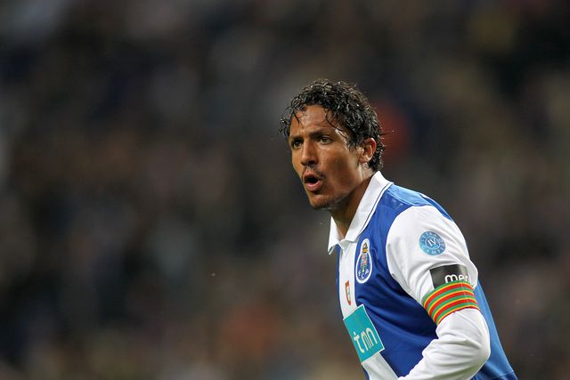 Vídeo: nem num jogo de lendas Bruno Alves se contém