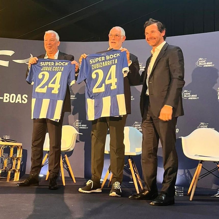 Jorge Costa e Zubizarreta debatem treinador com Villas-Boas (Foto: Só há um Porto!)