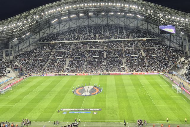 A festa nas bancadas quando foi anunciada a equipa do Marselha