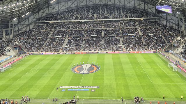 A festa nas bancadas quando foi anunciada a equipa do Marselha