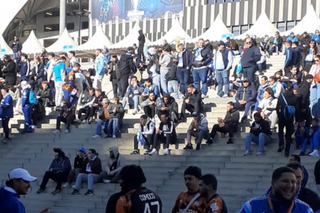 Ambiente a ferver no Vélodrome a três horas do Marselha-Benfica