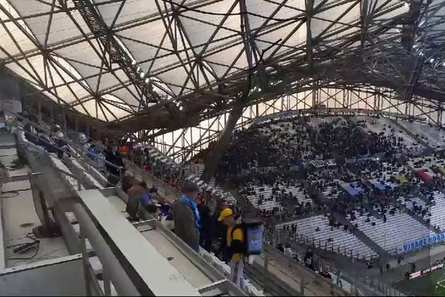 Bancadas no Vélodrome começam a encher
