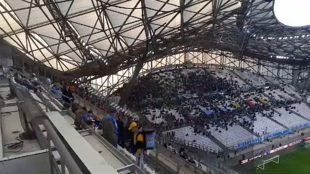 Bancadas no Vélodrome começam a encher