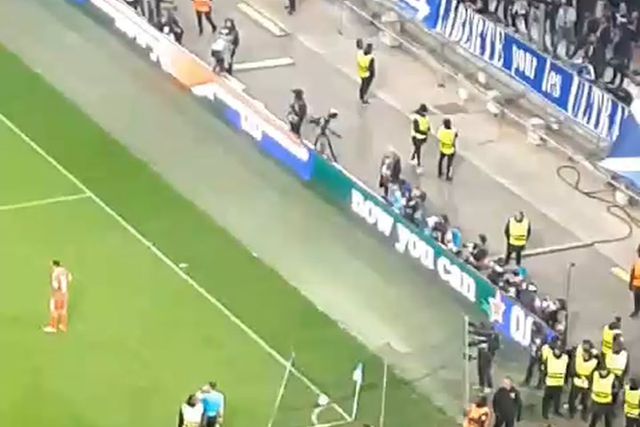 Rede protege Di María para bater pontapé de canto