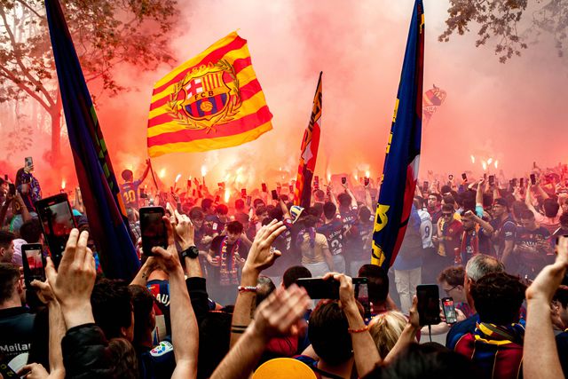 UEFA multa Barcelona por danos e comportamento racista em Paris