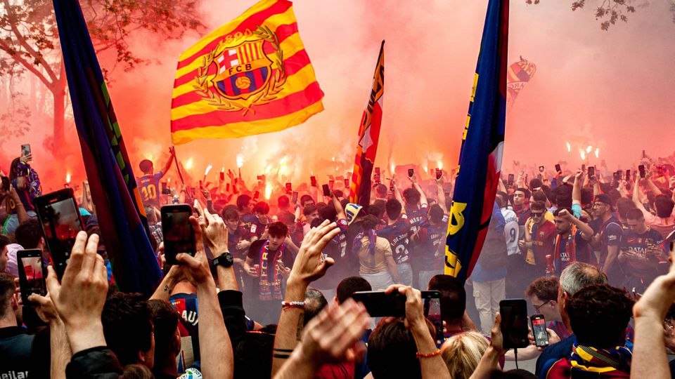UEFA multa Barcelona por danos e comportamento racista em Paris