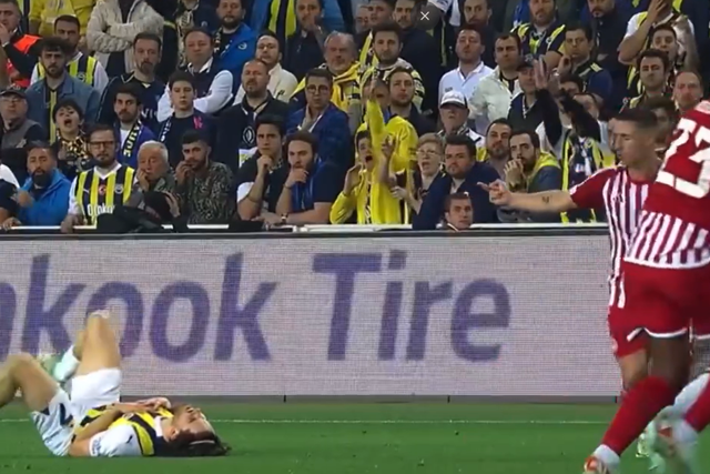 VÍDEO: Podence faz gesto obsceno para jogador do Fenerbahçe