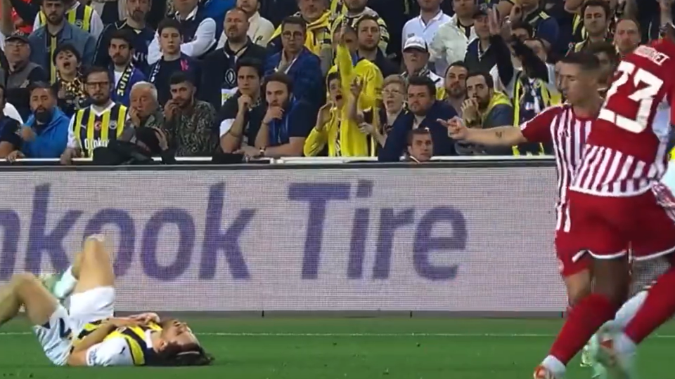 VÍDEO: Podence faz gesto obsceno para jogador do Fenerbahçe