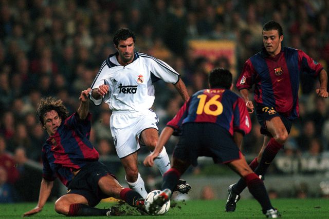 VÍDEO: Figo lembra transferência bombástica e aquece ‘El Clásico’ com… leitão