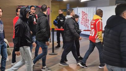 Adeptos do Benfica chegam ao Vélodrome com escolta policial