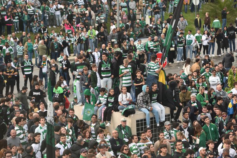 Adeptos recebem Sporting em Alvalade antes do jogo com o Moreirense (Foto: Miguel Nunes)
