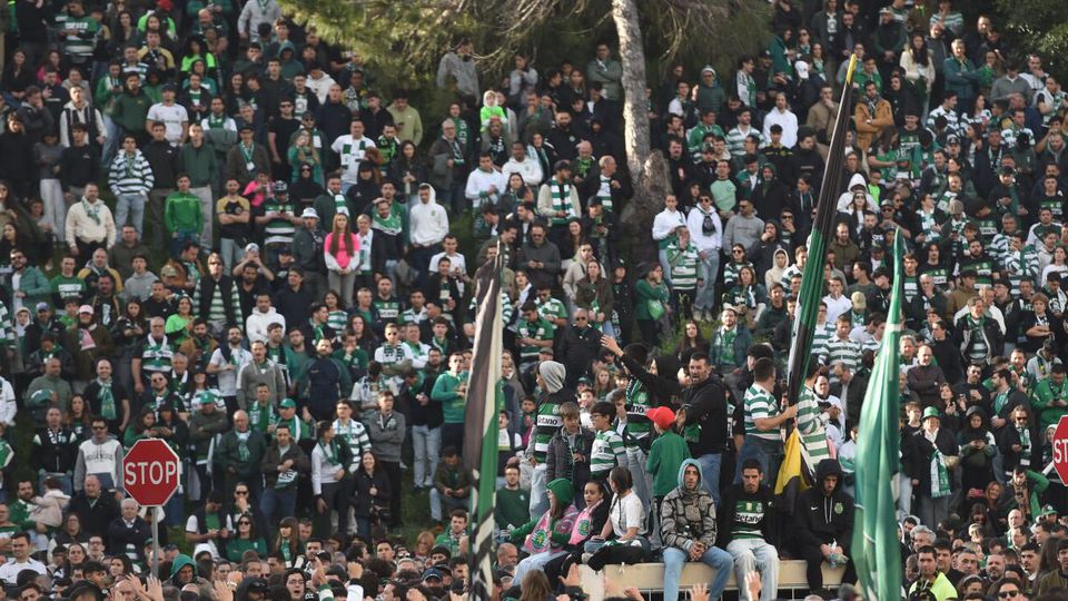 Adeptos têm acompanhado a equipa de Norte a Sul do País