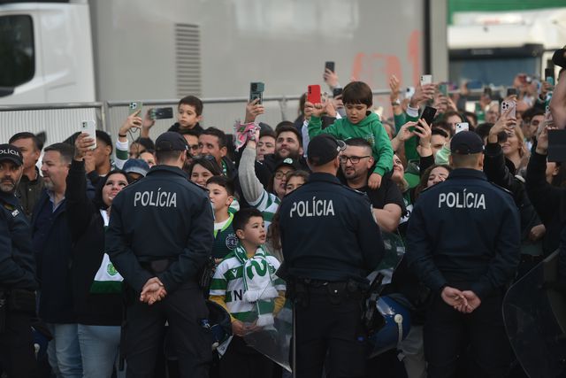 Adeptos recebem Sporting em Alvalade antes do jogo com o Moreirense (Foto: Miguel Nunes)