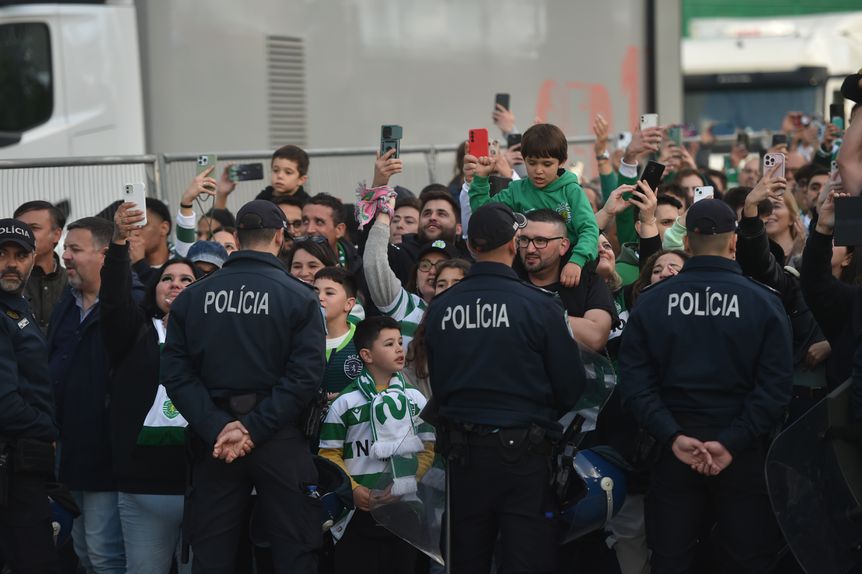 Adeptos recebem Sporting em Alvalade antes do jogo com o Moreirense (Foto: Miguel Nunes)