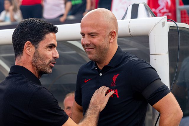 Pode haver campeão esta semana: Slot e Arteta abordam possível título do Liverpool