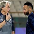 Jorge Jesus, treinador português, conversa com Neymar, avançado brasileiro, durante um treino dos árabes do Al Hilal